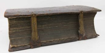 BIBLIA, altes und neues Testament, Nürnberg 1736.In Holz und Leder eingefasst, Spuren vom Holzwurm.