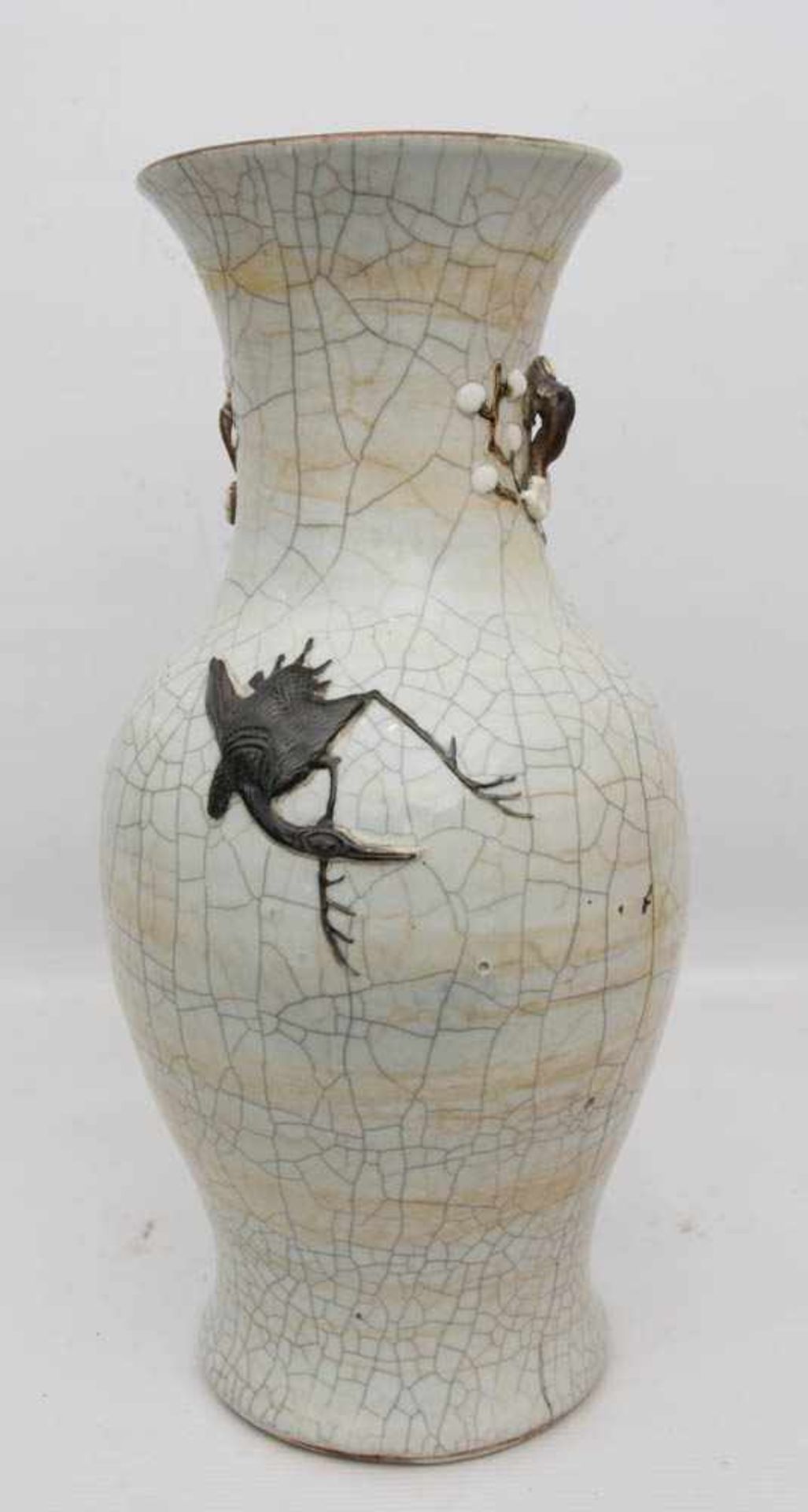 DRACHEN-VASE, bemaltes glasiertes Porzellan, gemarkt, China 20. JahrhundertKrakelé- Glasur, - Bild 5 aus 10