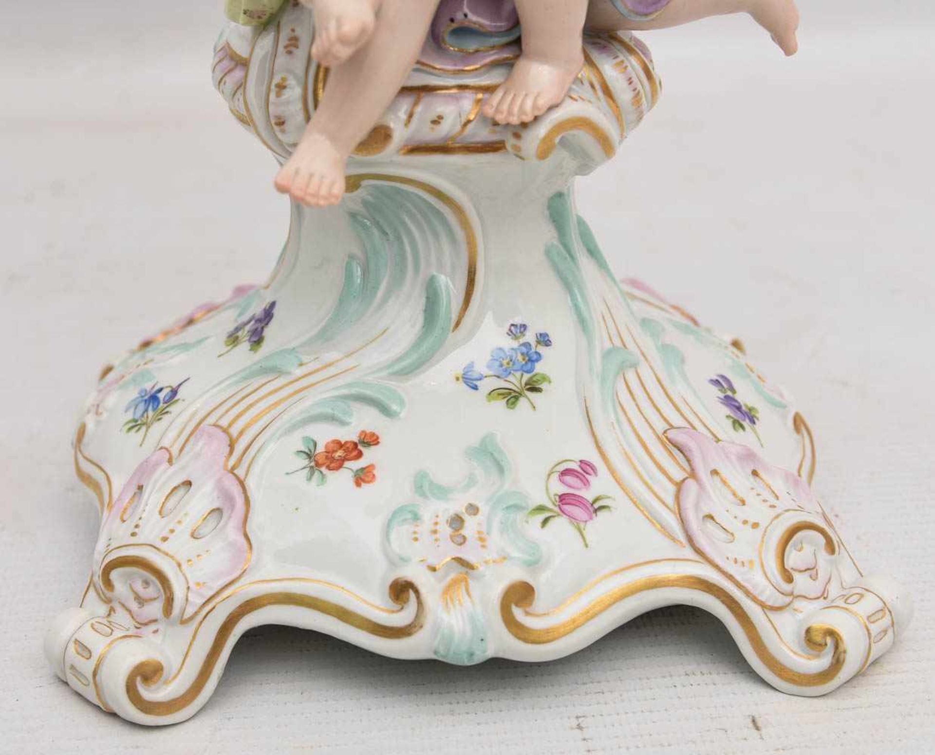 MEISSEN PORZELLAN ZWEI KERZENLEUCHTER, polychrom unterglasubemalt und bemarkt, 1840-60Zwei - Bild 33 aus 63