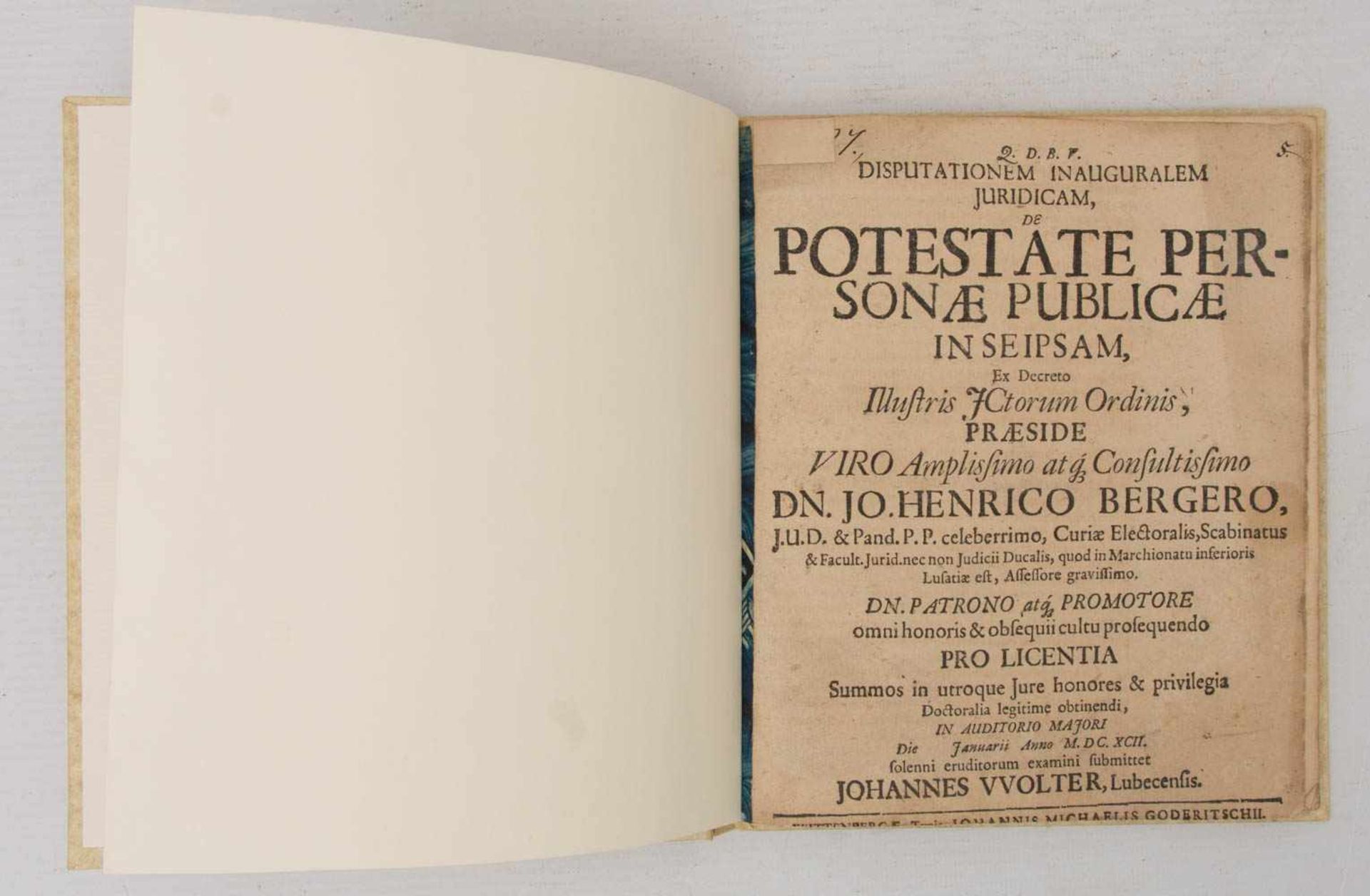 KONVOLUT 6 SACHBÜCHER, Papier gebunden in Leder, 17.-19. Jahrhundert Überwiegend Rechtsfachbücher, - Image 8 of 17