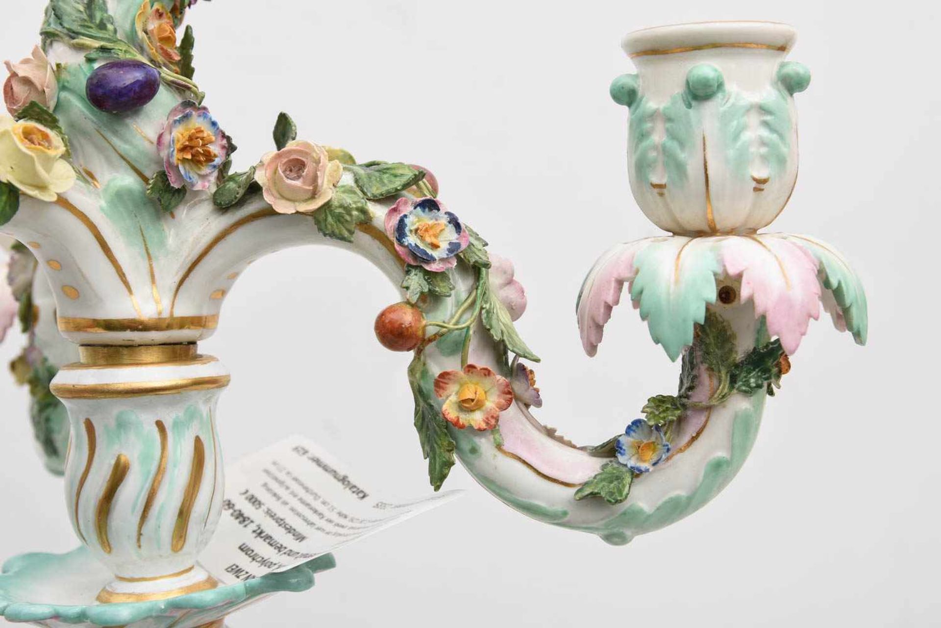 MEISSEN PORZELLAN ZWEI KERZENLEUCHTER, polychrom unterglasubemalt und bemarkt, 1840-60Zwei - Bild 47 aus 64