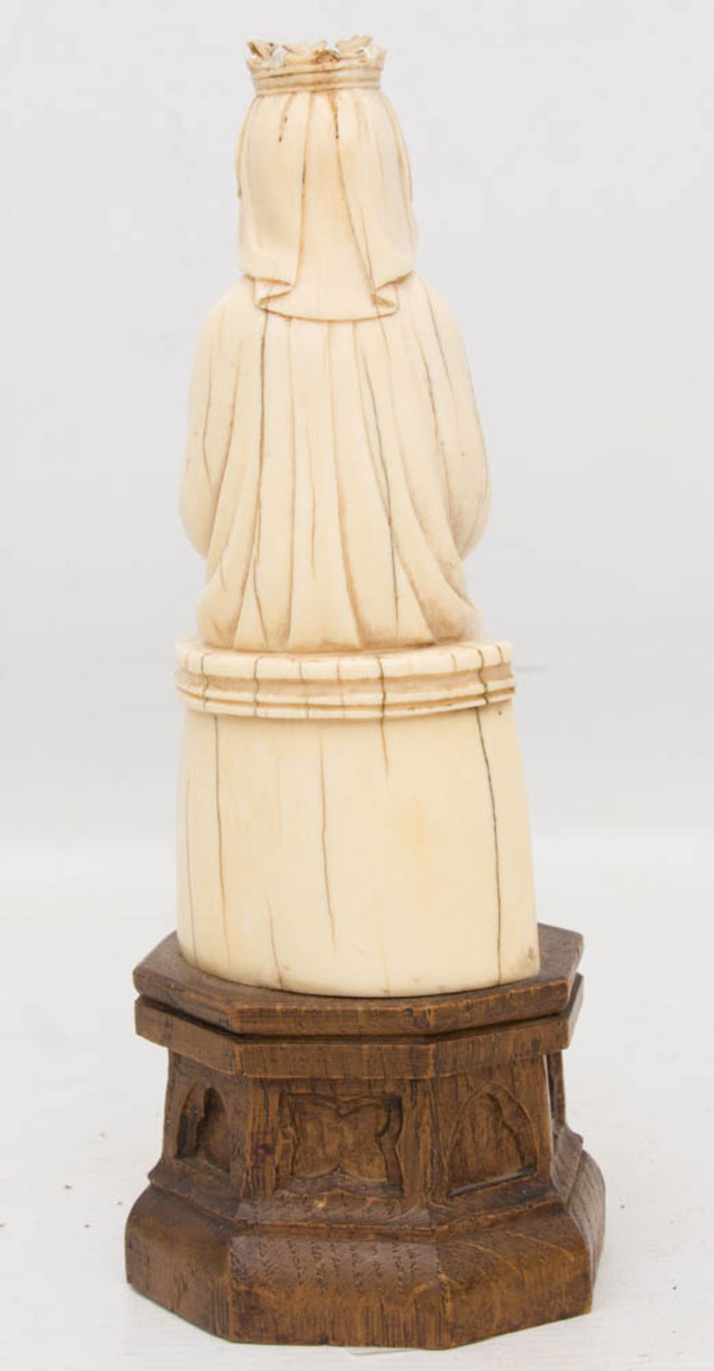 MADONNEN-FIGUR, Bein/Holz beschnitzt, um 1850Fein geschnitzte Madonna aus Bein, Historismus um - Bild 3 aus 3