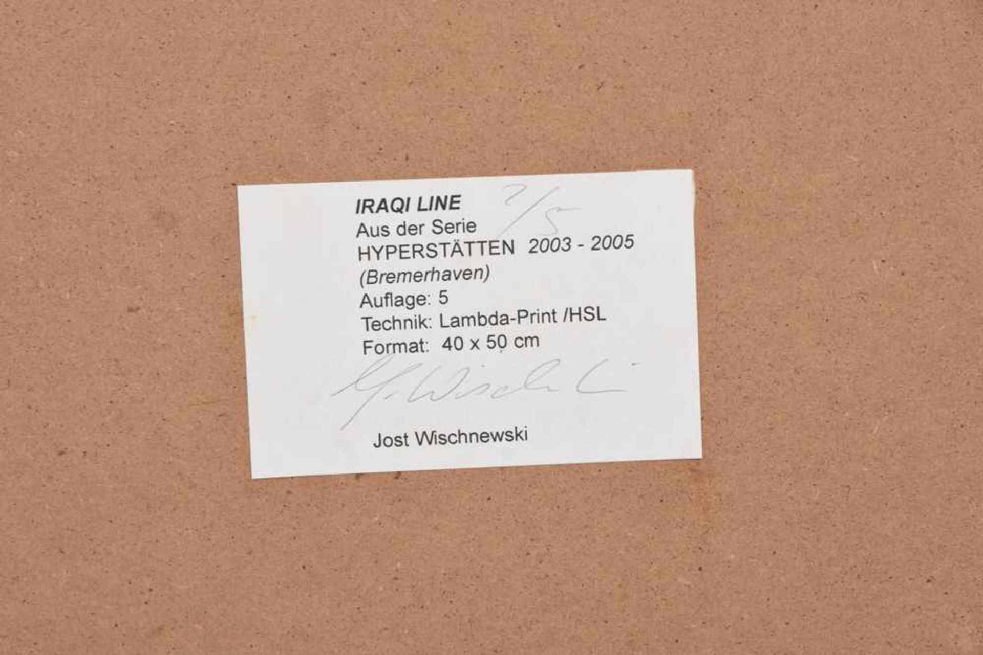 JOST WISCHNEWSKI, Iraqi Line aus der Serie HYPERSTÄTTEN, Lambda-Print, Deutschland, 2003-2005.Hinter - Image 5 of 5