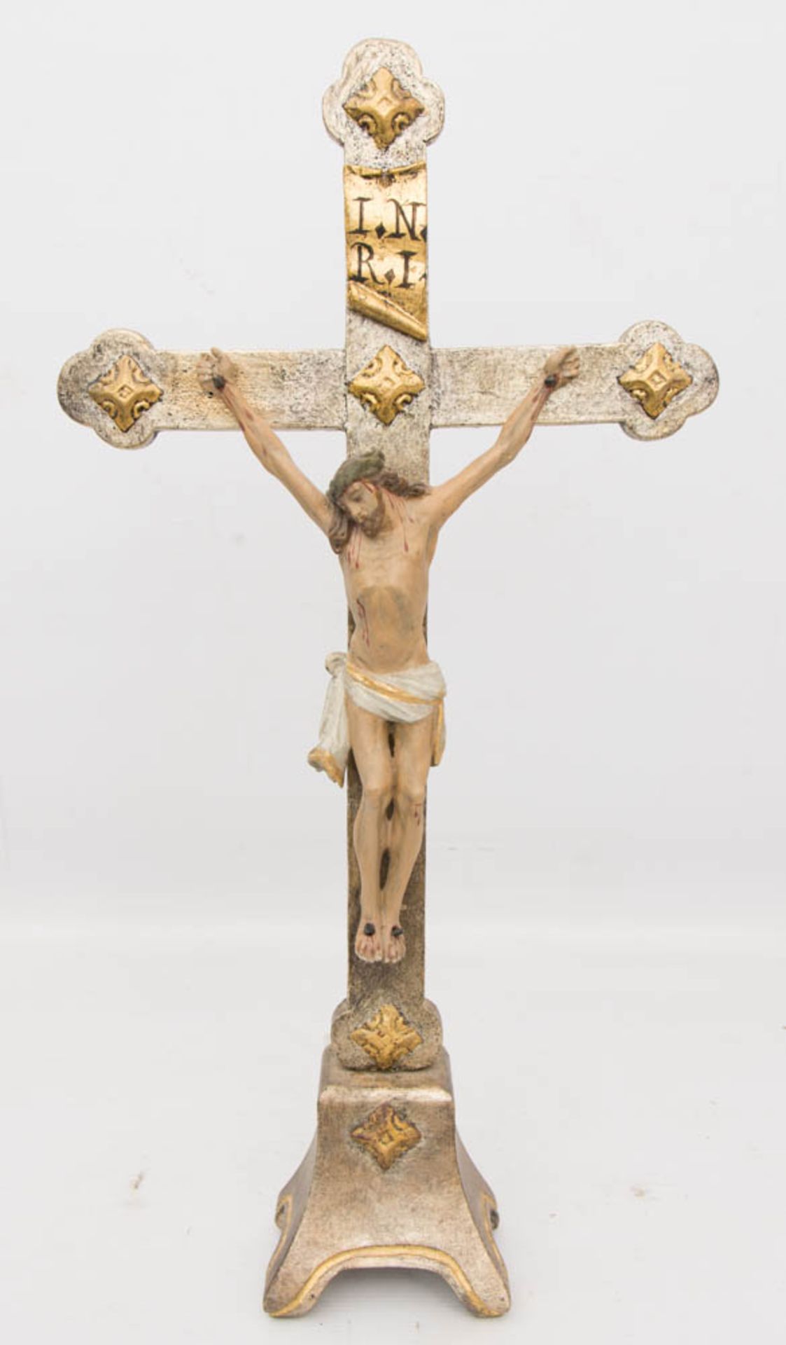 KRUXIFIX 3, Holz bemalt, 1.Hälfte 20. JahrhundertBarockisiert. Aufs Kreuz gesteckte Christus-Figur