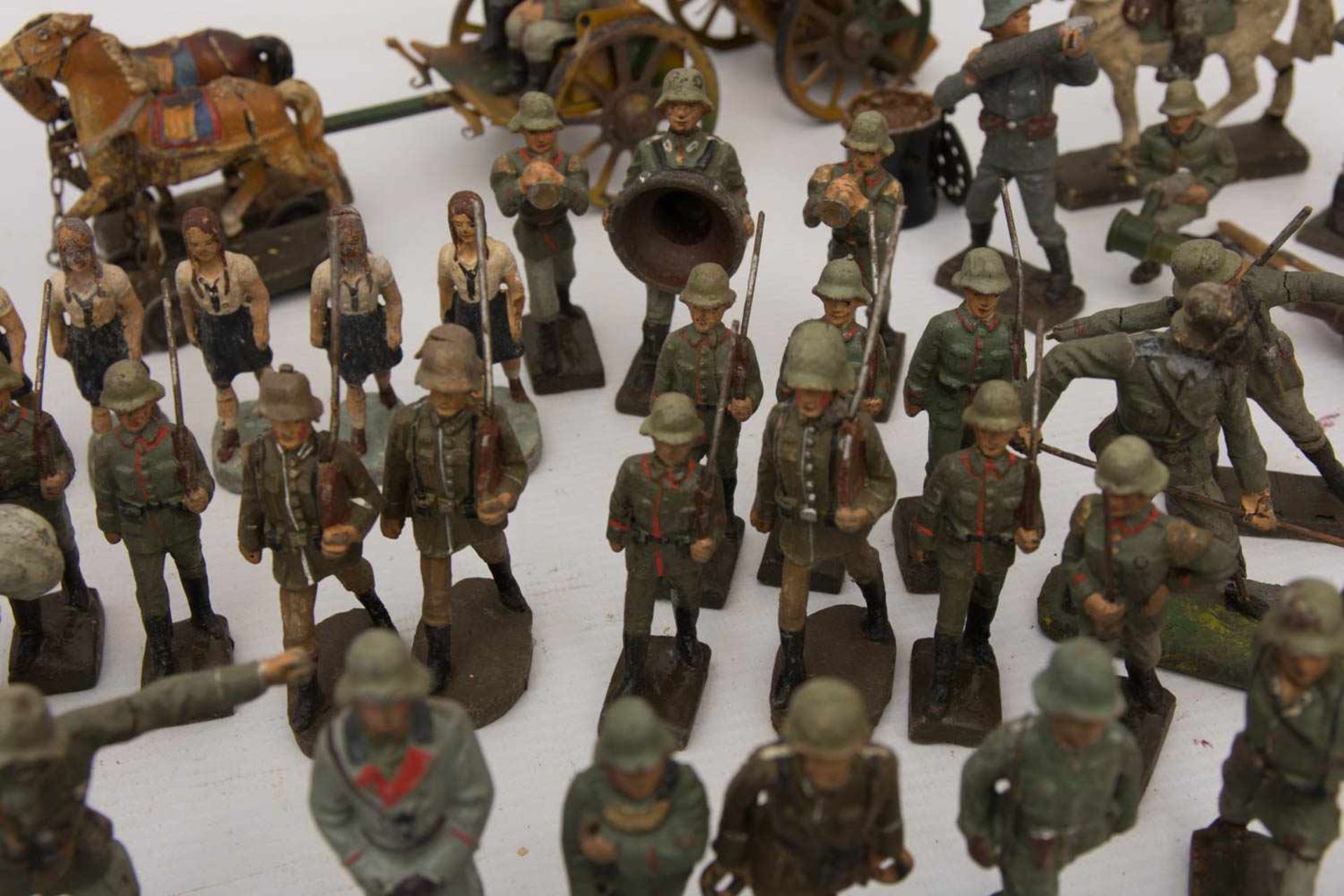 KONVOLUT ELASTOLIN-SOLDATEN, bemalt, gemarkt, Drittes Reich um 1940Großes Konvolut an Plastilin- - Bild 5 aus 23