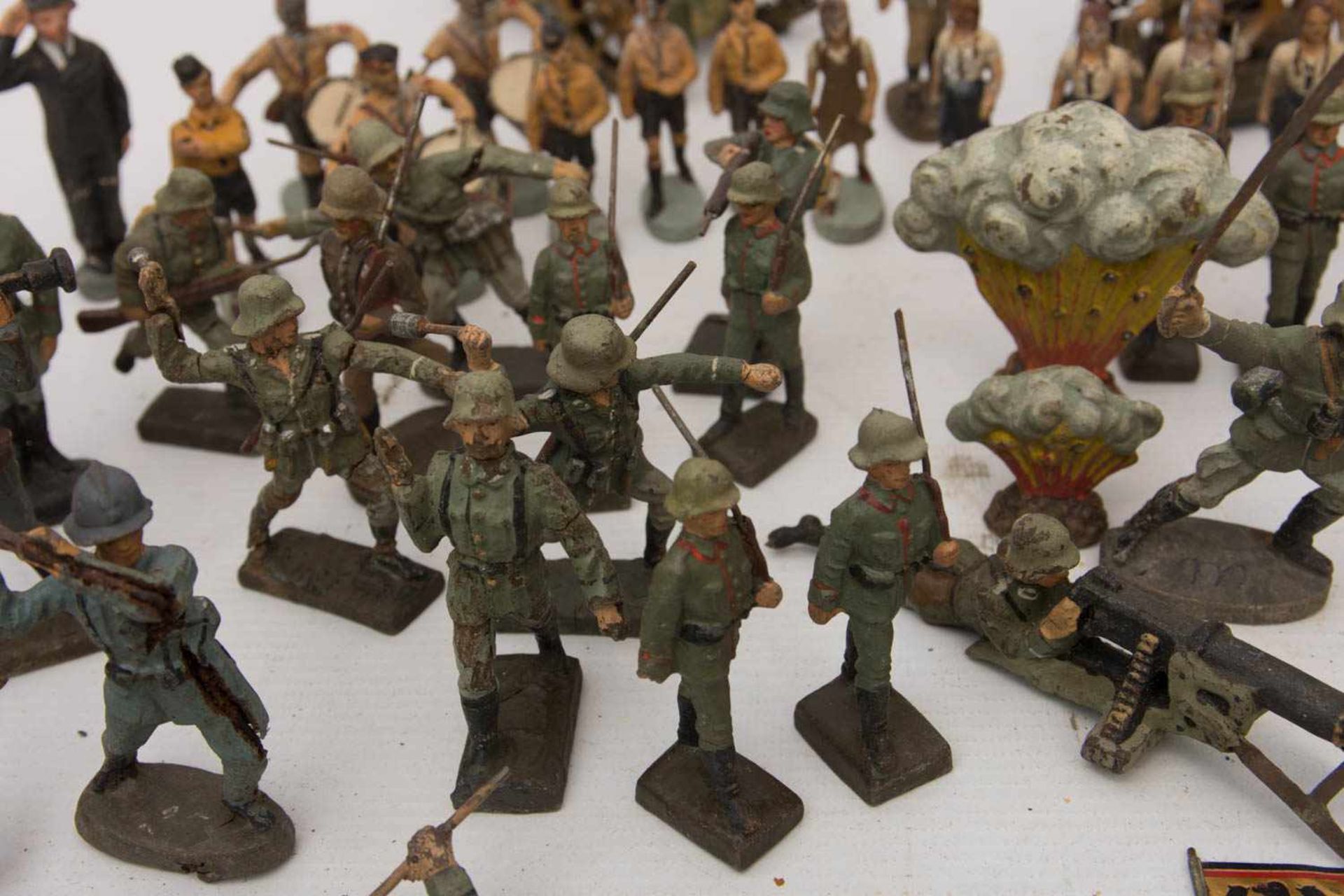 KONVOLUT ELASTOLIN-SOLDATEN, bemalt, gemarkt, Drittes Reich um 1940Großes Konvolut an Plastilin- - Bild 3 aus 23