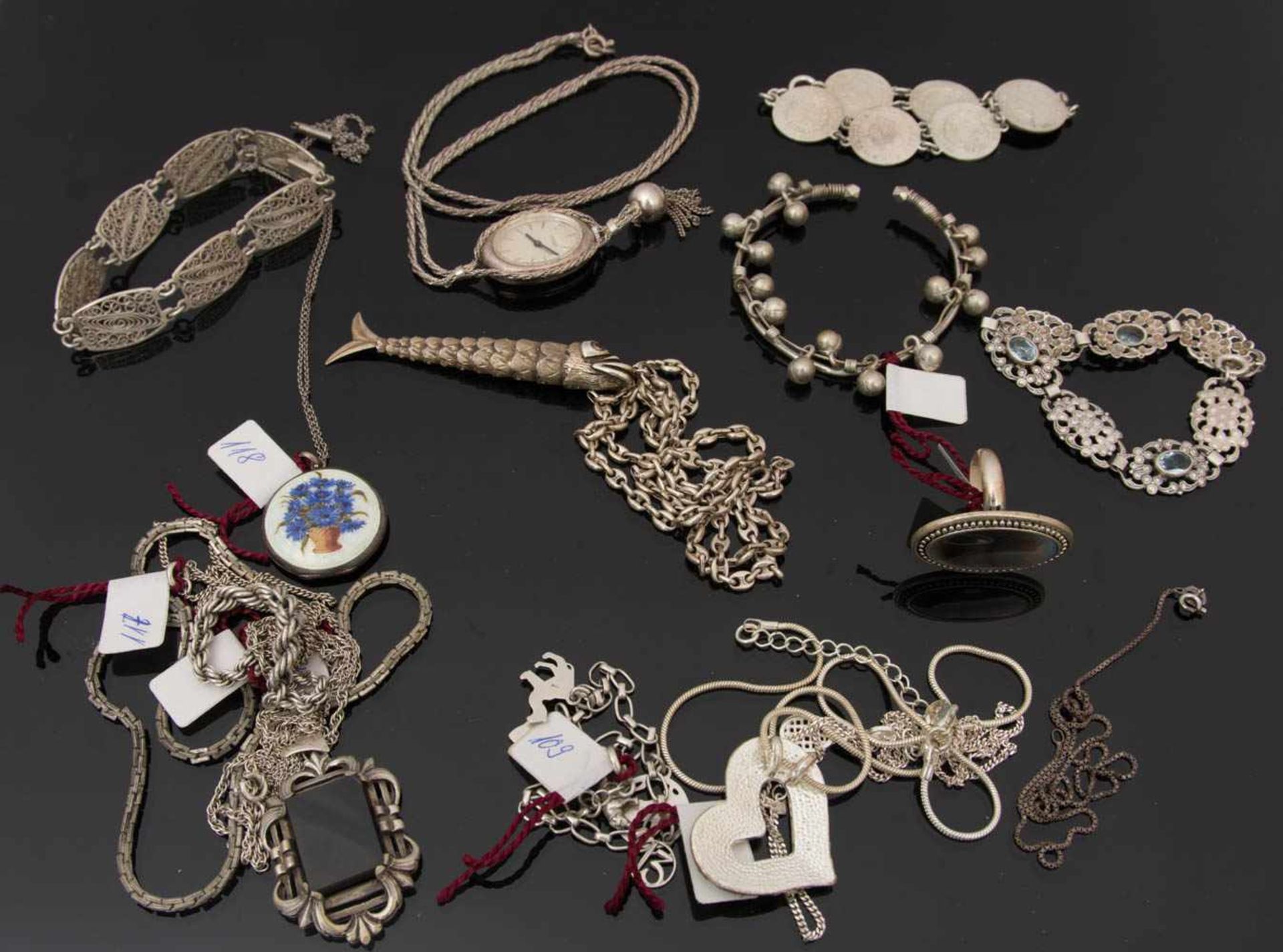 FEINES SILBERSCHMUCK KONVOLUT, Arm-und Halsketten,Colliers uvm.Konvolut bestehend aus diversen