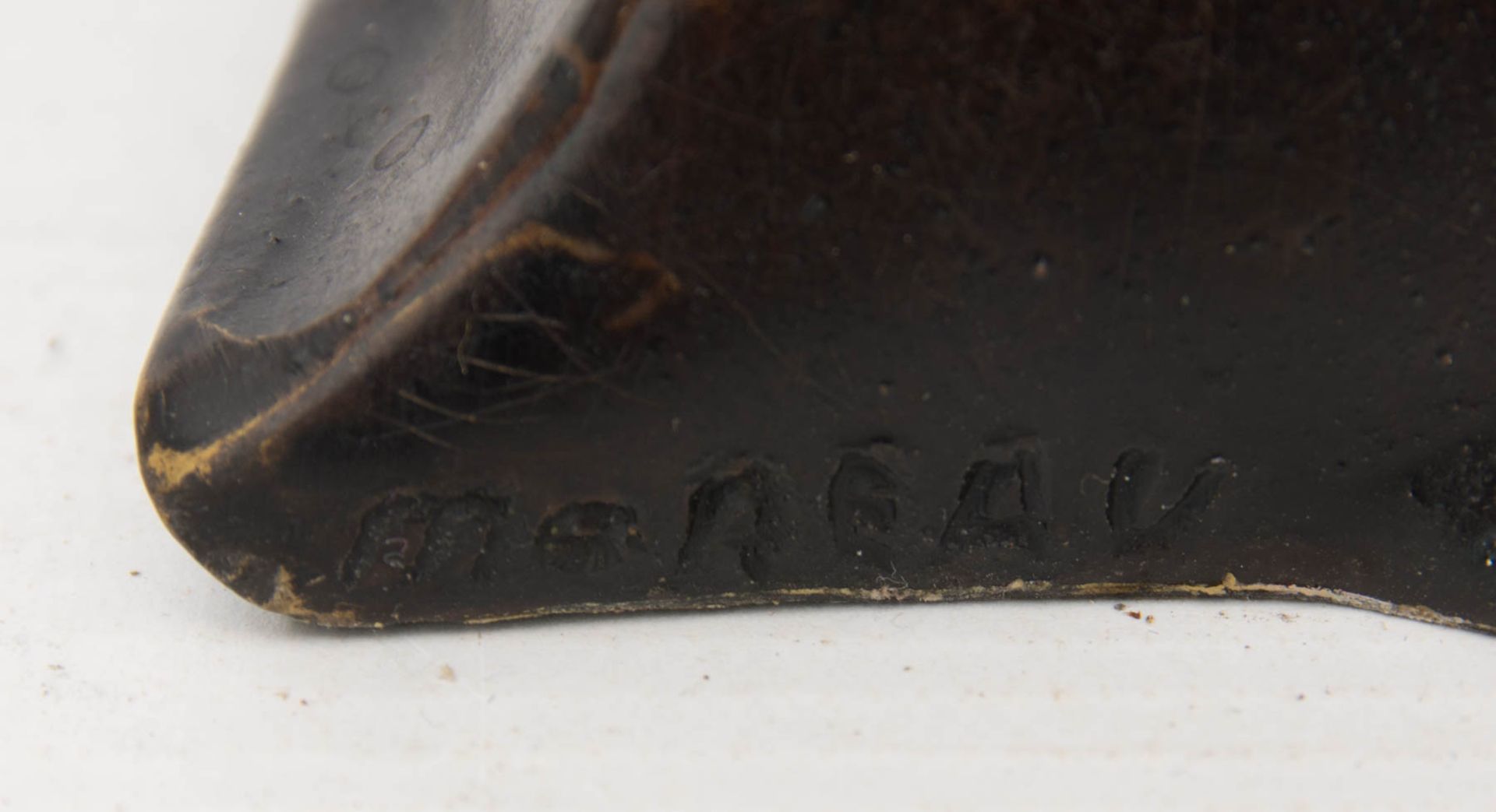JUGENDSTILBÜSTE; Bronze, signiert, um 1900Am Sockel signiert "Moreau". Höhe: 33 cm.Die Büste - Bild 7 aus 7