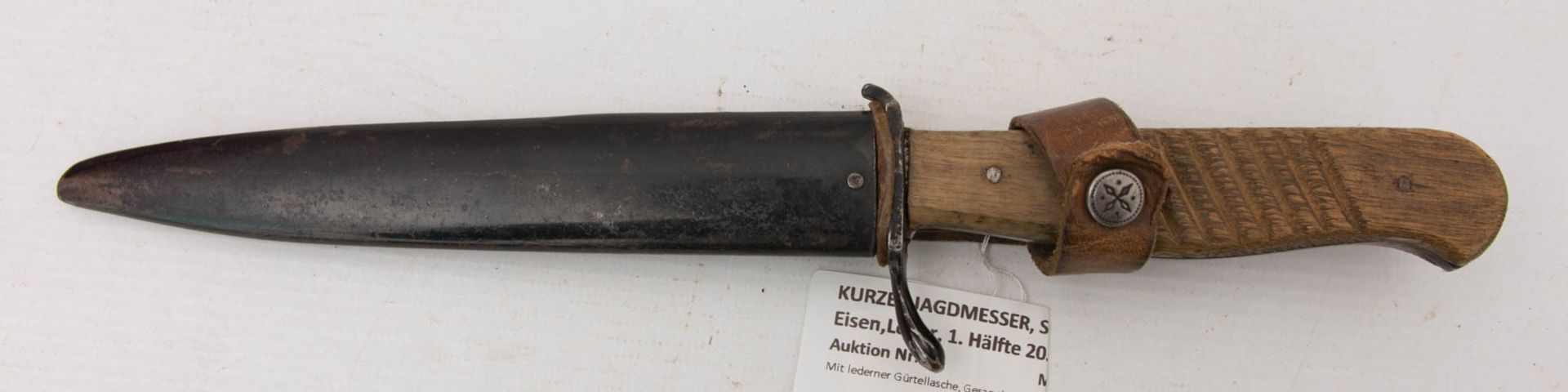 KURZES JAGDMESSER, Stahl, Holz. Eisen,Leder, 1. Hälfte 20. JahrhundertMit lederner Gürtellasche, - Bild 3 aus 3