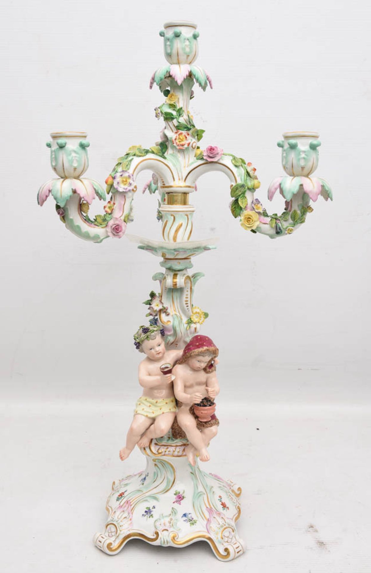 MEISSEN PORZELLAN ZWEI KERZENLEUCHTER, polychrom unterglasubemalt und bemarkt, 1840-60Zwei - Bild 13 aus 64