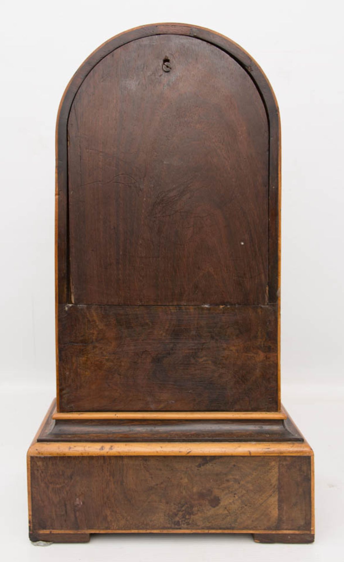 FRANZÖSISCHE PENDULE, um 1850,Halbstunden und Stundenschlag auf Glocke. Mit Schlussscheibe. Pendel - Image 4 of 6