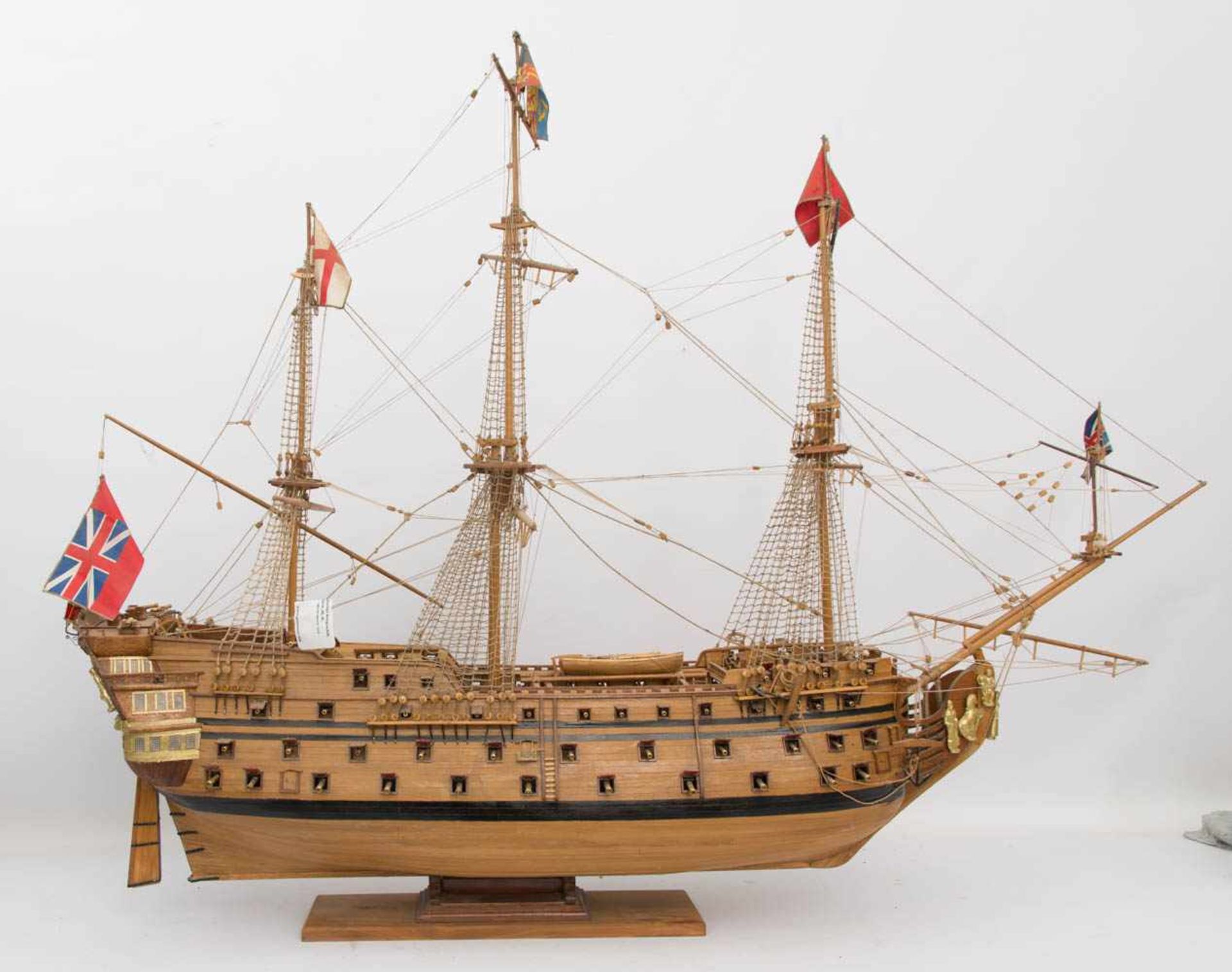 MINIATURSCHIFF, Englisches Kriegsschiff, Holz/Leinen, Deutschland, 20. Jh.Altersspuren.120 x 81 cm - Image 8 of 8
