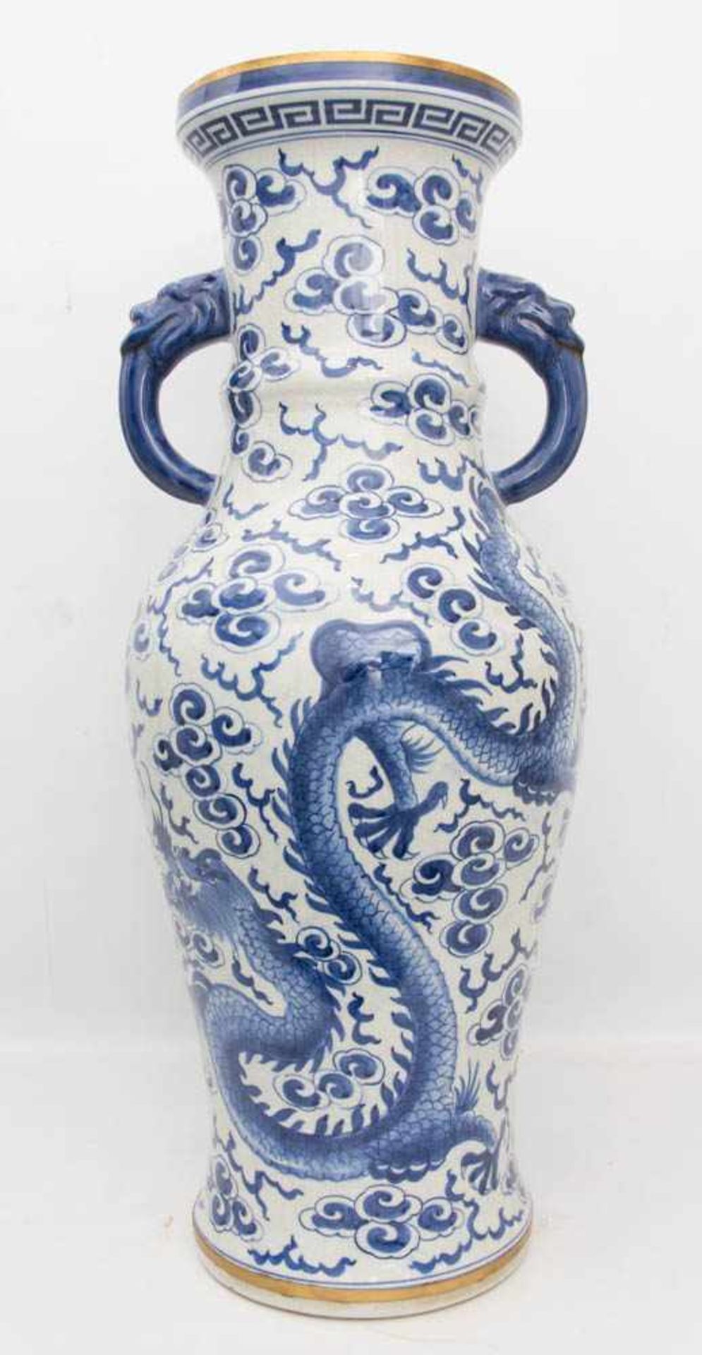CHINESISCHE VASE, Keramik, wohl 20. Jh.Unterglasur blau bemalt und an den Enden abschließend mit - Bild 4 aus 13