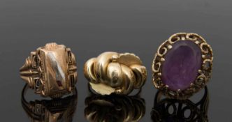 KONVOLUT 3 DAMENRINGE, 14/8K Gelbgold.Amethystring: 9,1 g 14k GelbgoldDamenring 1: 9,9 g 14k