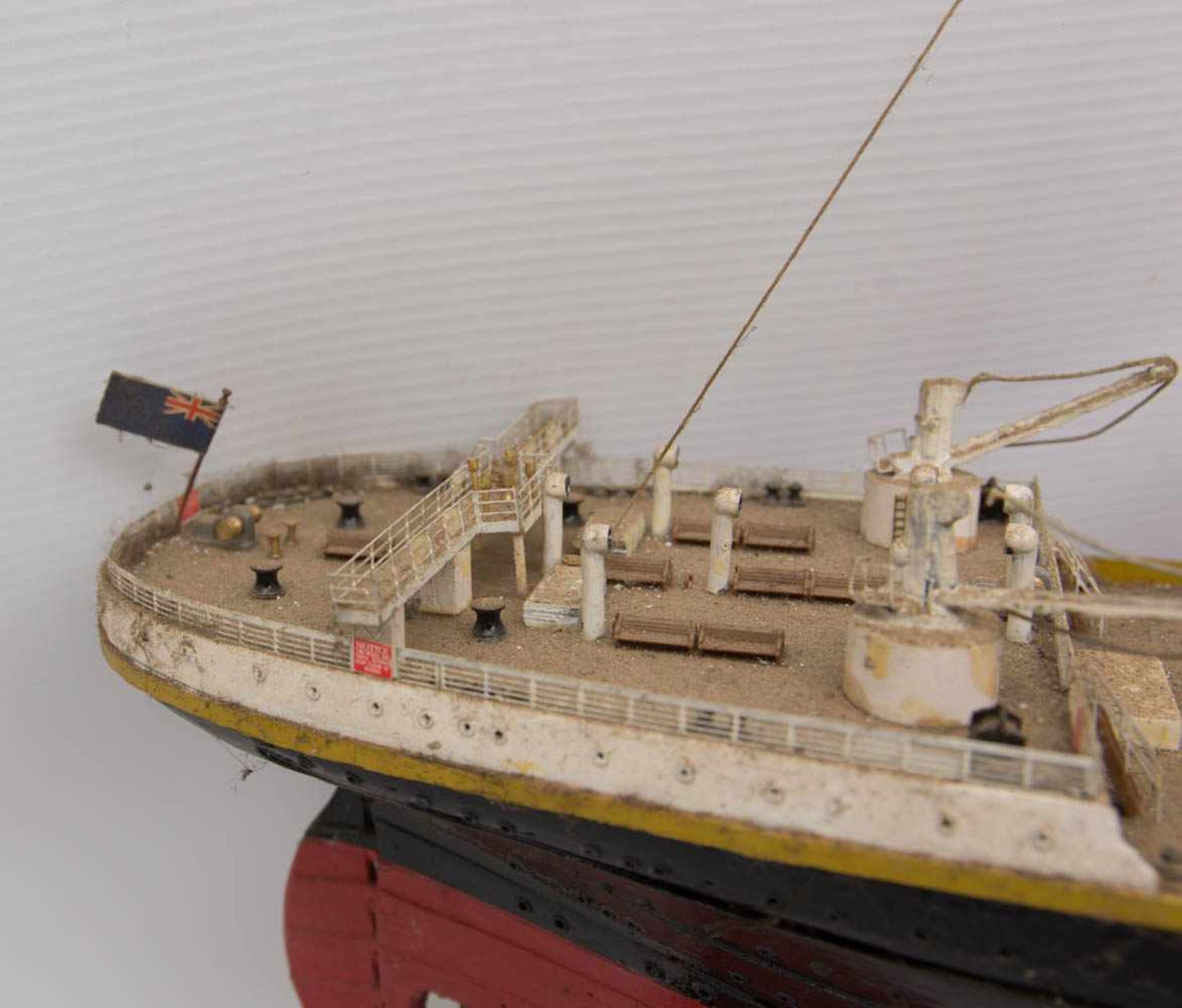 MINIATURSCHIFF TITANIC, Holz u.a, Deutschland, 20. Jh.Bedarf Reinigung, sonst guter Zustand.107 x 32 - Bild 3 aus 14