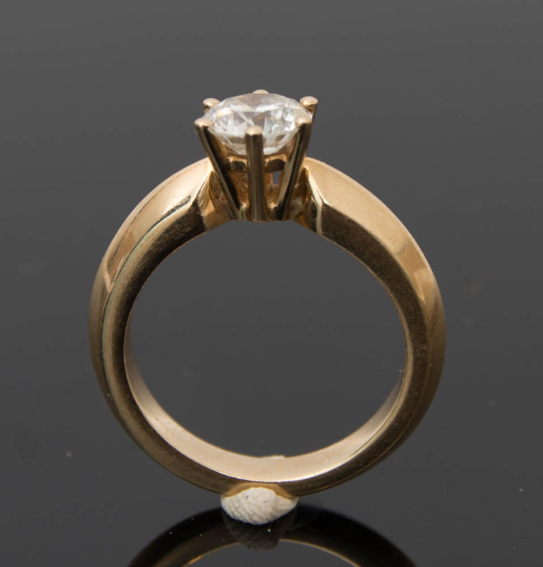 DAMENRING MIT SOLITÄRBRILLANT, 1 Karat, 585 Gelbgold.Damenring mit Solitärbrillant, 6,0 g 585 - Bild 7 aus 11