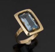 DAMENRING MIT AQUAMARIN , 585er Gelbgold.Innen gepunzt mit 585.Durchmesser 17 mm.Ring: 5,2 g