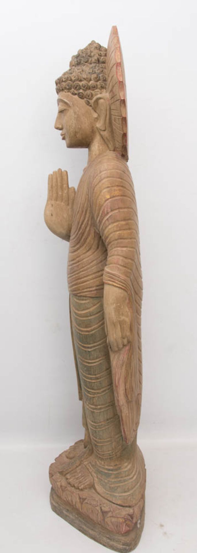 THAILÄNDISCHE BUDDHA STATUE, Holz, 20. Jh.Betende Skulptur in sehr gutem Zustand auf Sockel stehend. - Bild 6 aus 6