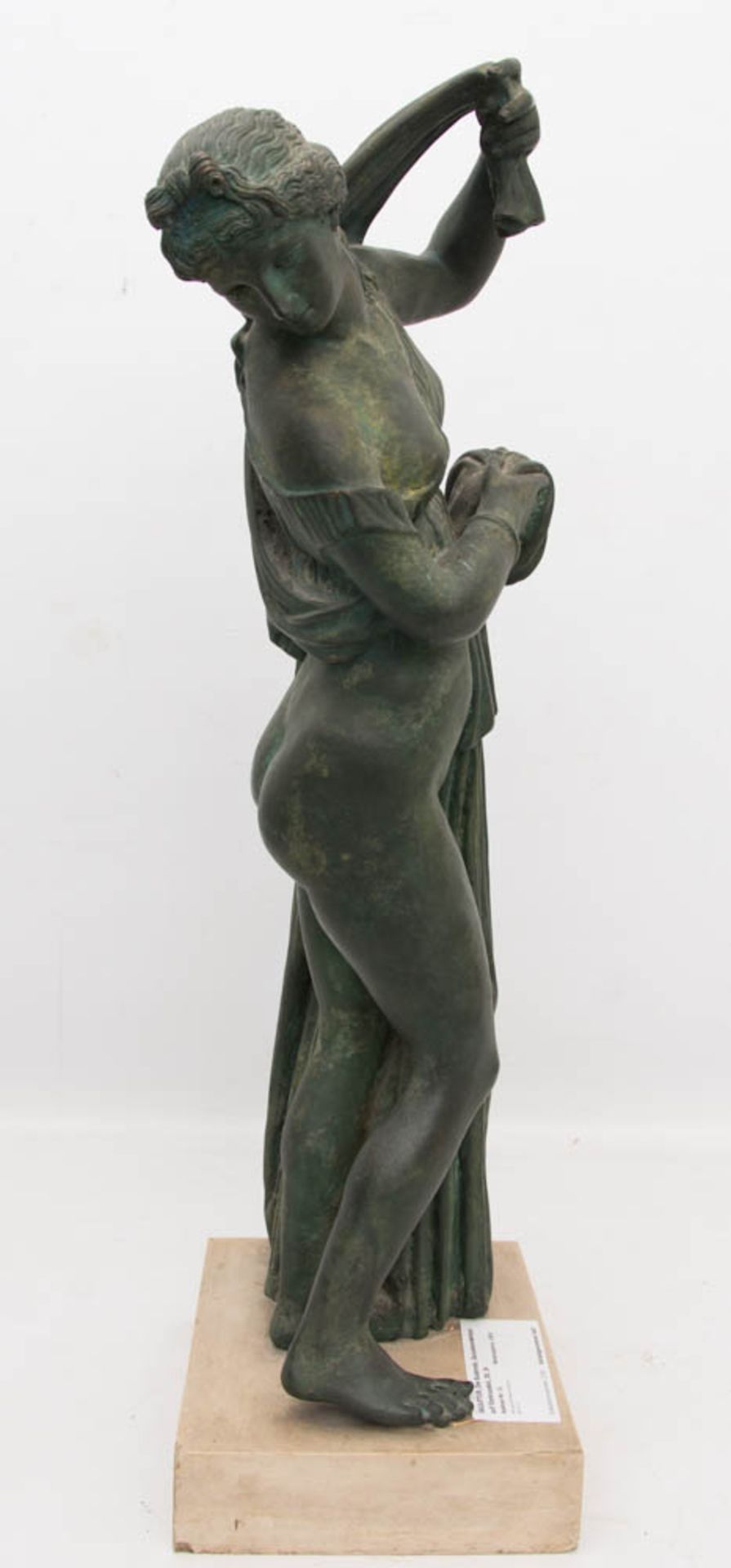 SKULPTUR, Die Badende, wohl bemalter Zinkguss auf Steinsockel, 20. Jh.Sehr gut erhaltene Skulptur.68 - Bild 2 aus 6