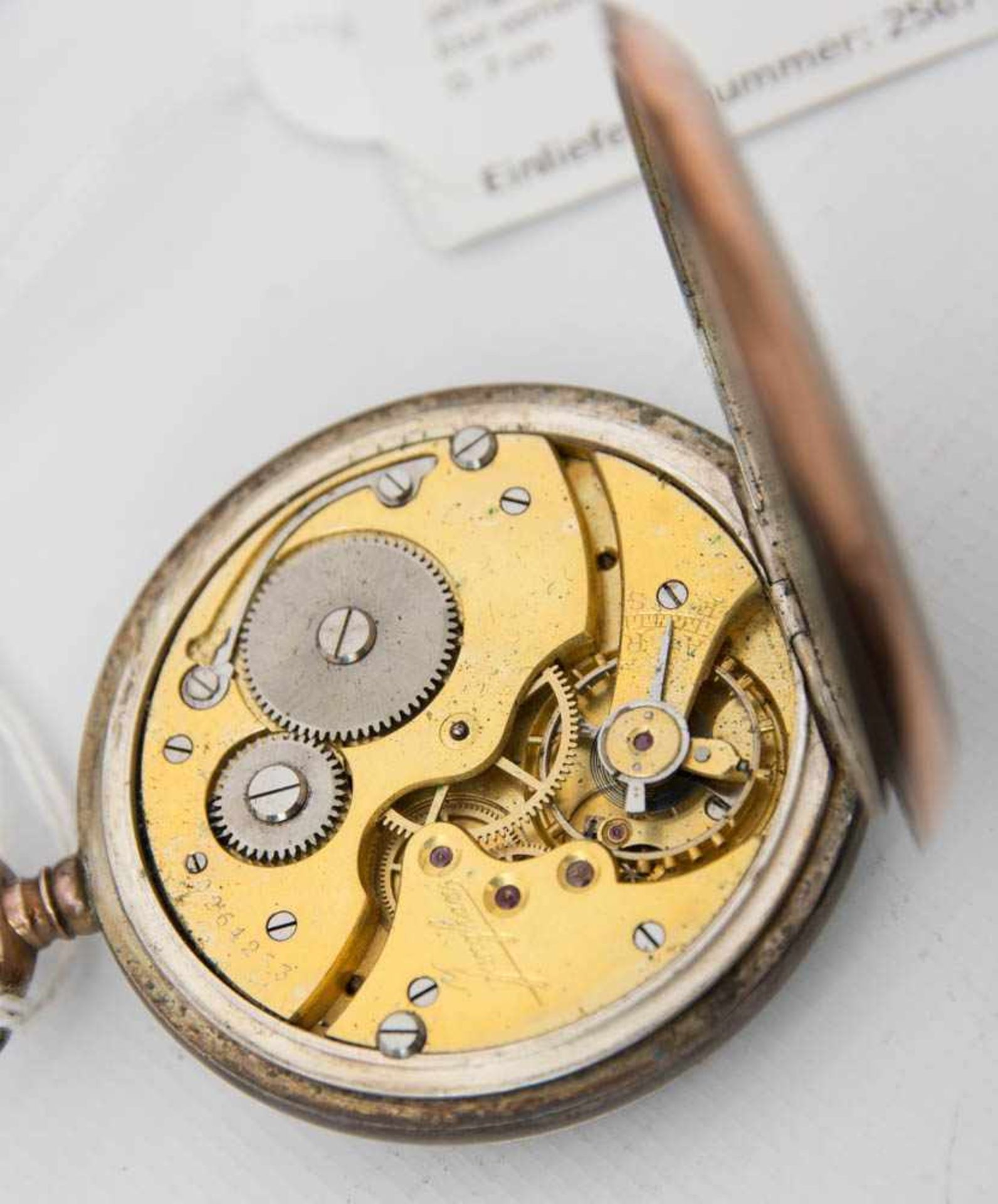 JUNGHANS TASCHENUHR NO.0124807, Deutschland, 20. JhFeiner Haarriss im Ziffernblatt. Rückseitig mit - Image 6 of 7