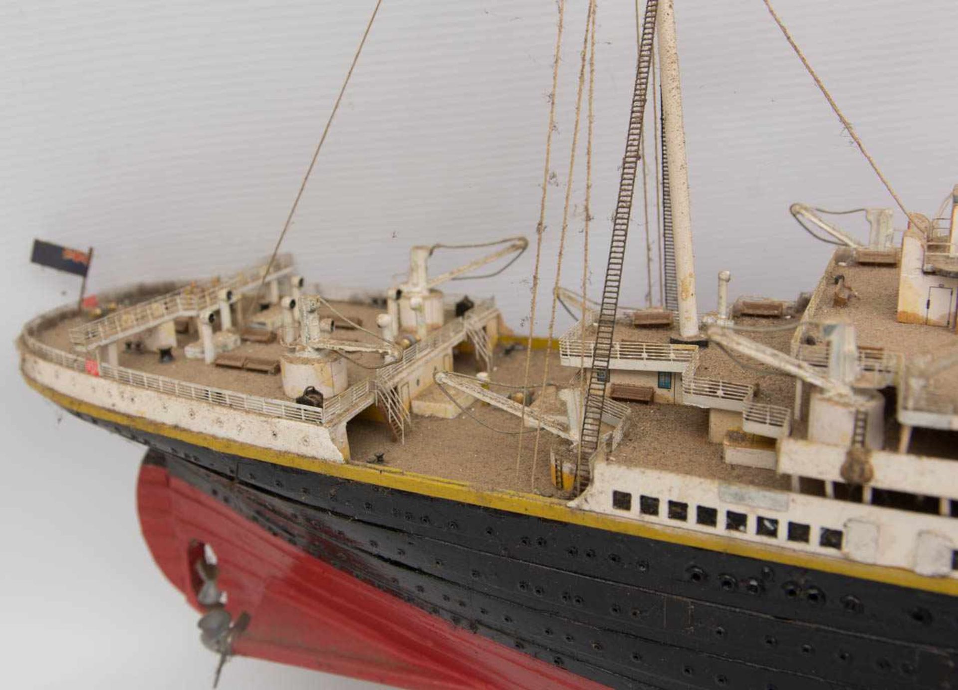 MINIATURSCHIFF TITANIC, Holz u.a, Deutschland, 20. Jh.Bedarf Reinigung, sonst guter Zustand.107 x 32 - Bild 14 aus 14