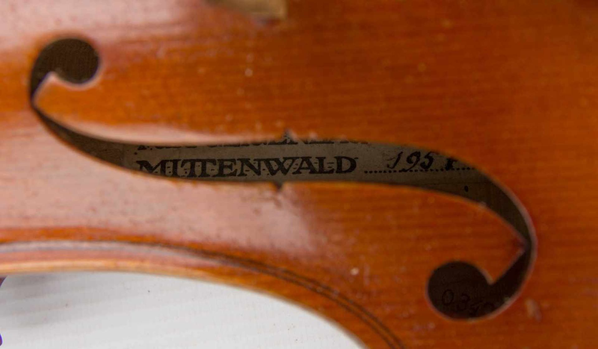 GEIGE MITTENWALD MIT BOGEN, 1957.Mittenwalder Geige ("Staatliche Fachschule für Geigenbau - Image 4 of 6