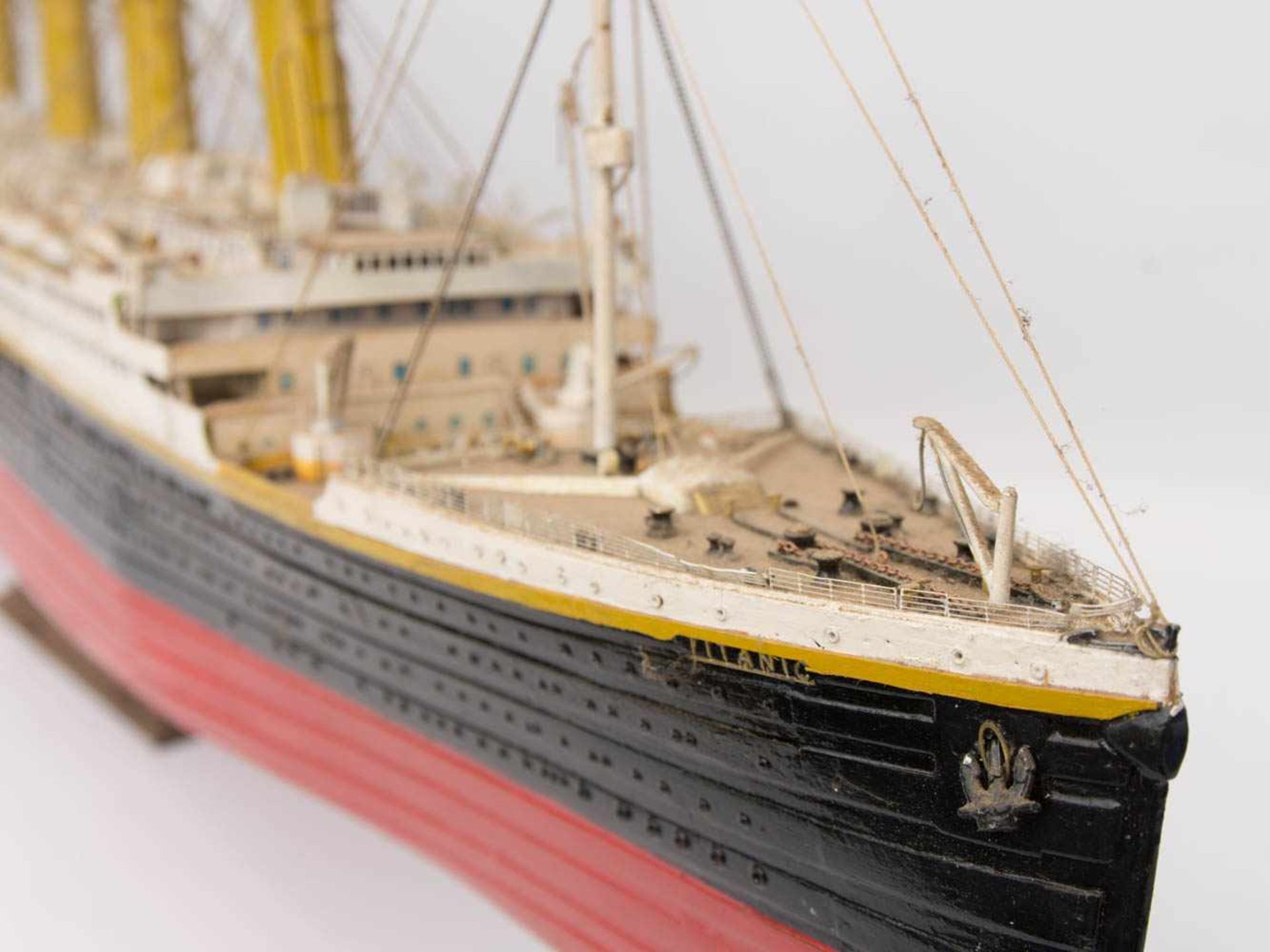 MINIATURSCHIFF TITANIC, Holz u.a, Deutschland, 20. Jh.Bedarf Reinigung, sonst guter Zustand.107 x 32 - Bild 8 aus 14