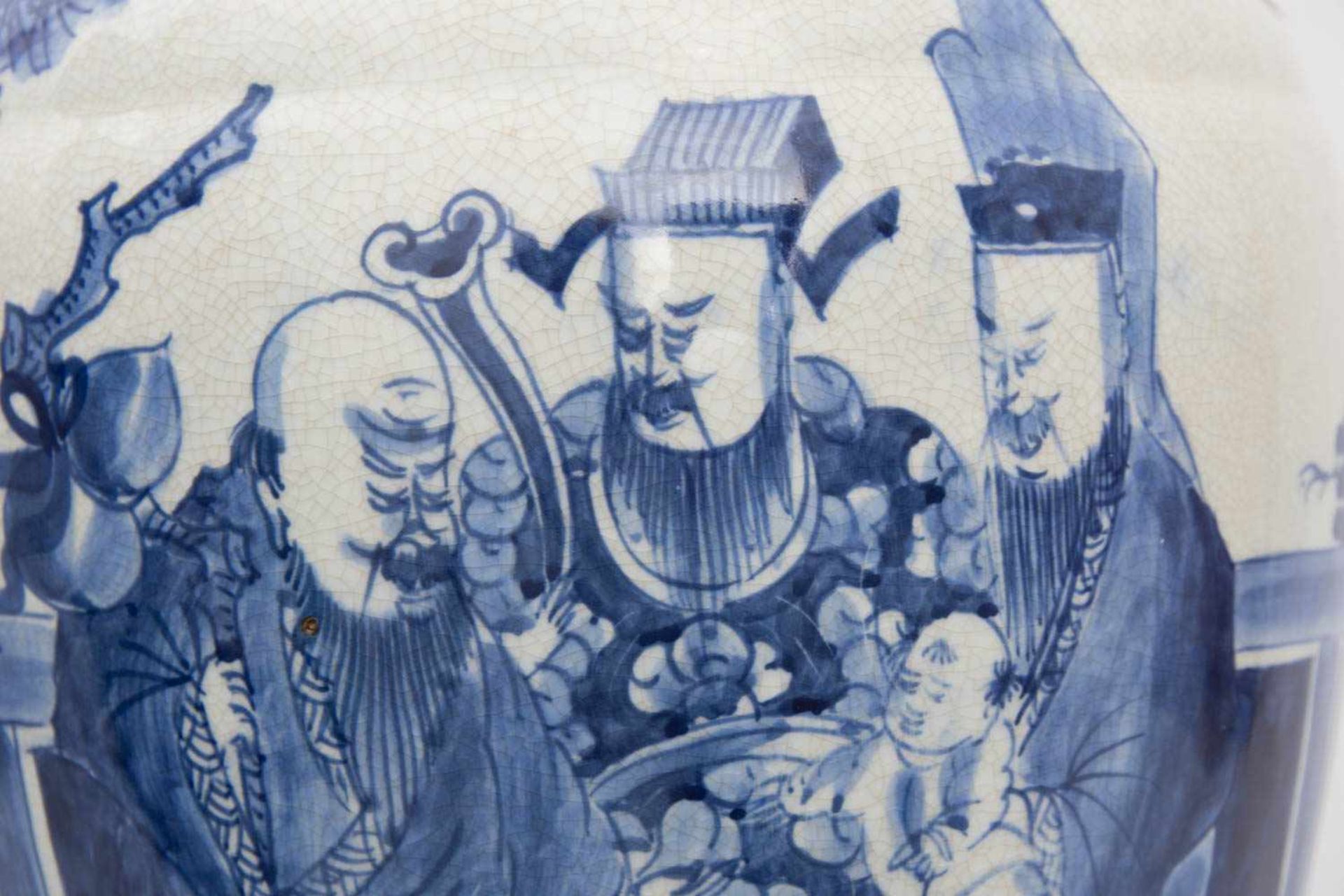 CHINESISCHE VASE, Keramik, wohl 20. Jh.Unterglasur blau bemalt und an den Enden abschließend mit - Bild 2 aus 13