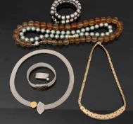 MODESCHMUCK KONVOLUT, Silber, Perlen, Gold, Kunststoff u.a.Silberhalskette 62,8 g Sterlingsilber.