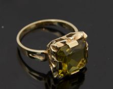DAMENRING, 585er Gold, mit klarem, olivgrünem Stein, 20. Jh.Innen gepunzt mit 585.Durchmesser 23