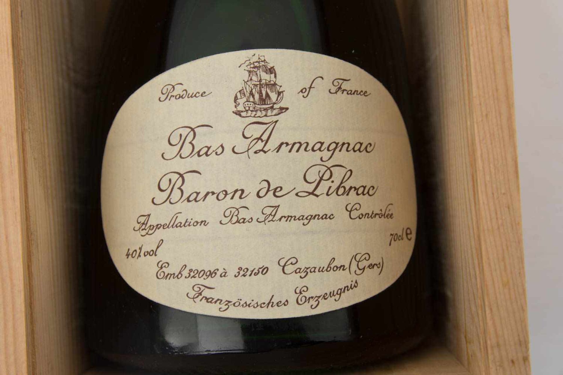 BAS ARMAGNAC, Baron de Pibrac, 1928.Im Holzkasten aufbewahrte Flasche, wohl Nachfüllung. - Bild 2 aus 3