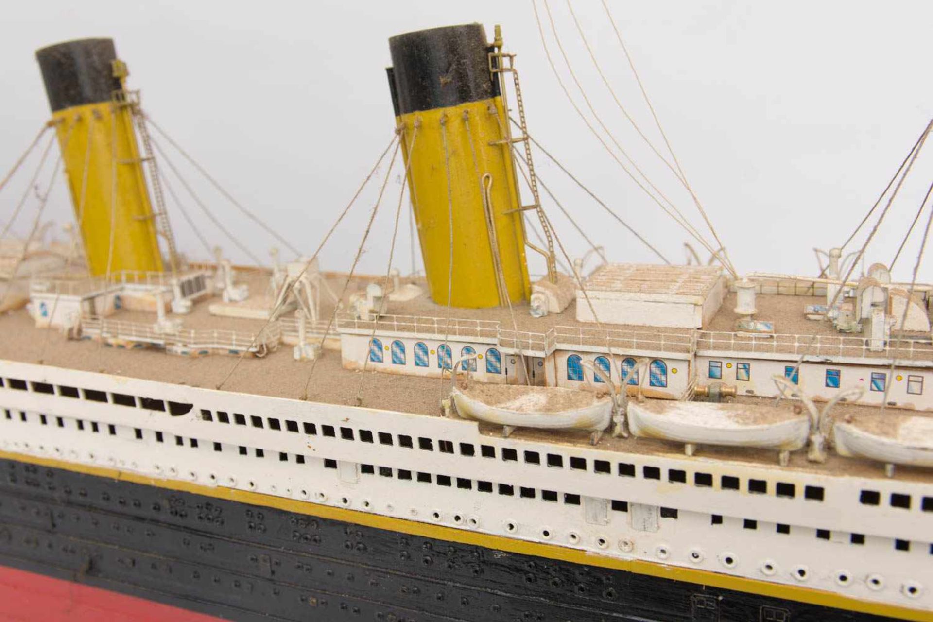 MINIATURSCHIFF TITANIC, Holz u.a, Deutschland, 20. Jh.Bedarf Reinigung, sonst guter Zustand.107 x 32 - Bild 11 aus 14