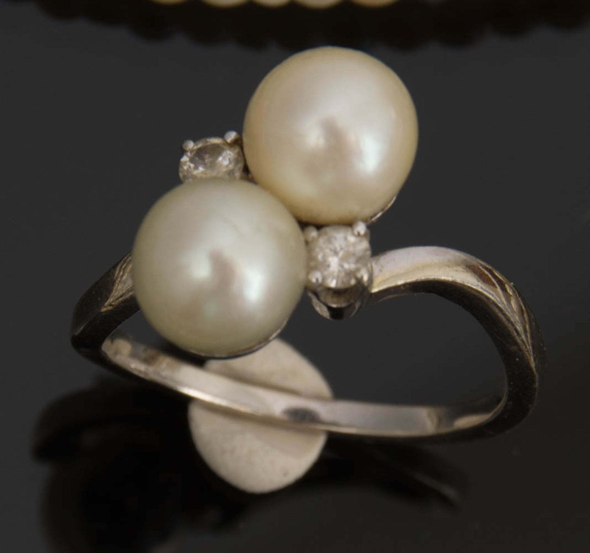 PERLENSCHMUCK KONVOLUT, Halskette und Ring, 585 Weissgold.Ring mit 2 Brillanten ca. jeweils 0,05 - Bild 4 aus 6