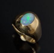 DAMENRING, 14k Gold mit Opal, 20. Jhd.14k Gold, ovaler zentraler Opal, gepunztGewicht: 6,8 gramm