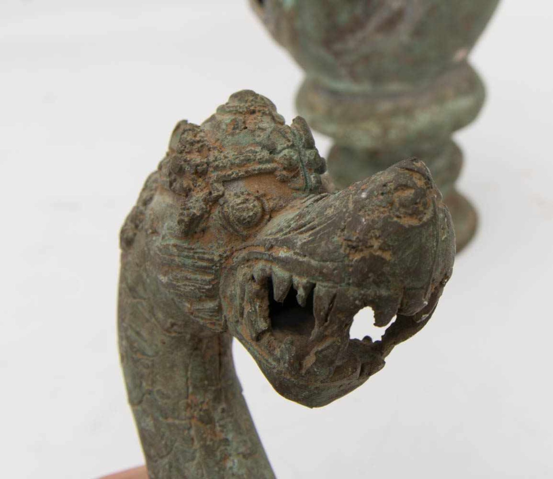 ANTIKES GEFÄß MIT DRACHENKOPF-GRIFF, Bronze, wohl China, 18./19. Jh.Antikes Gefäß, Griff und - Bild 14 aus 16