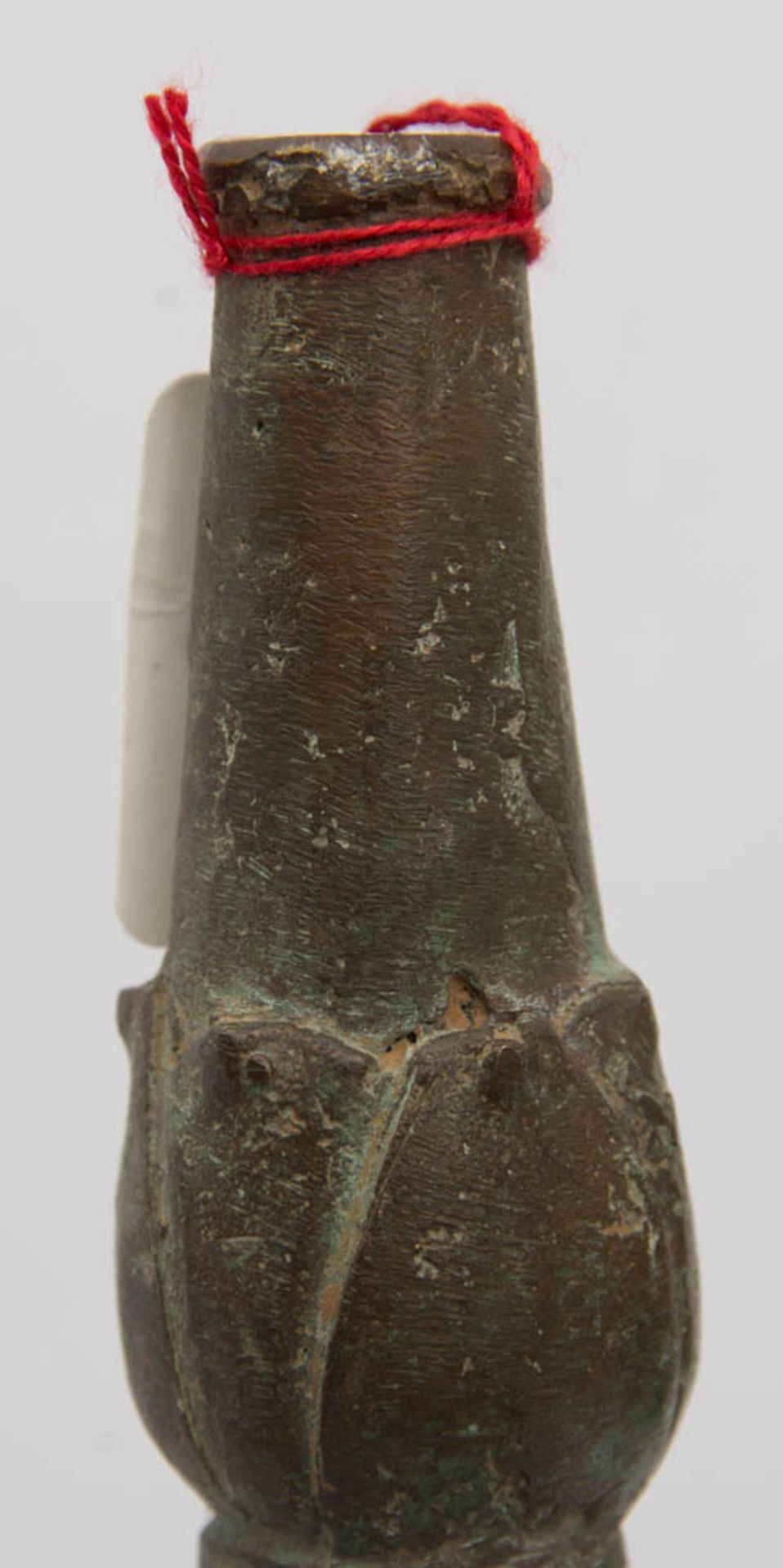 ANTIKES GEFÄß MIT DRACHENKOPF-GRIFF, Bronze, wohl China, 18./19. Jh.Antikes Gefäß, Griff und - Bild 9 aus 16