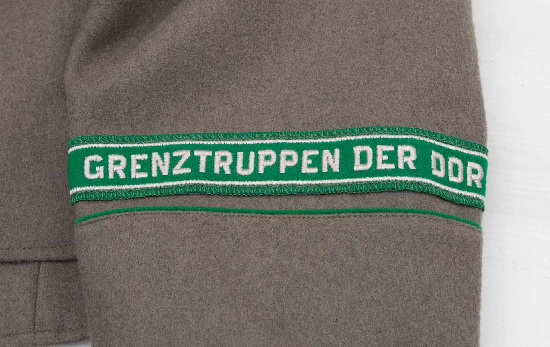 ORIGINAL GRENZTUPPEN JACKE DDR, Deutschland, 20. Jh- - -20.00 % buyer's premium on the hammer - Image 3 of 6