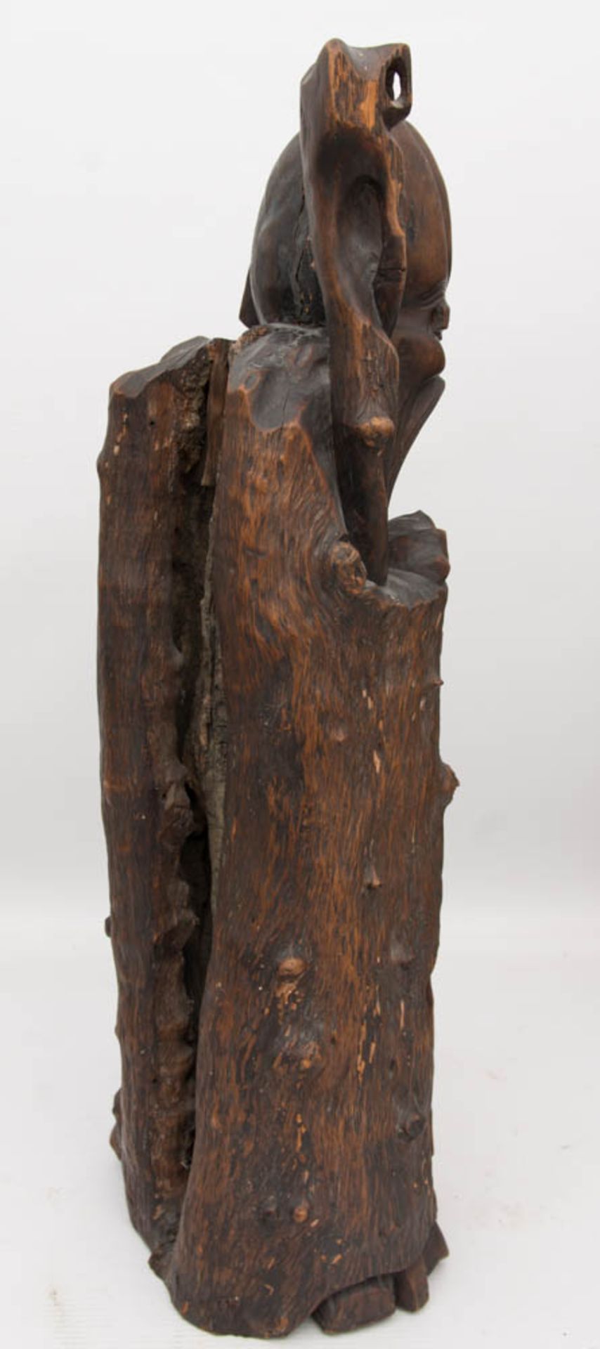 ASIATISCHE FIGUR, Skulptur, Holz, Asien, 20. JhDunkler Anstrich mit einigen Abblätterungen, - Image 3 of 5