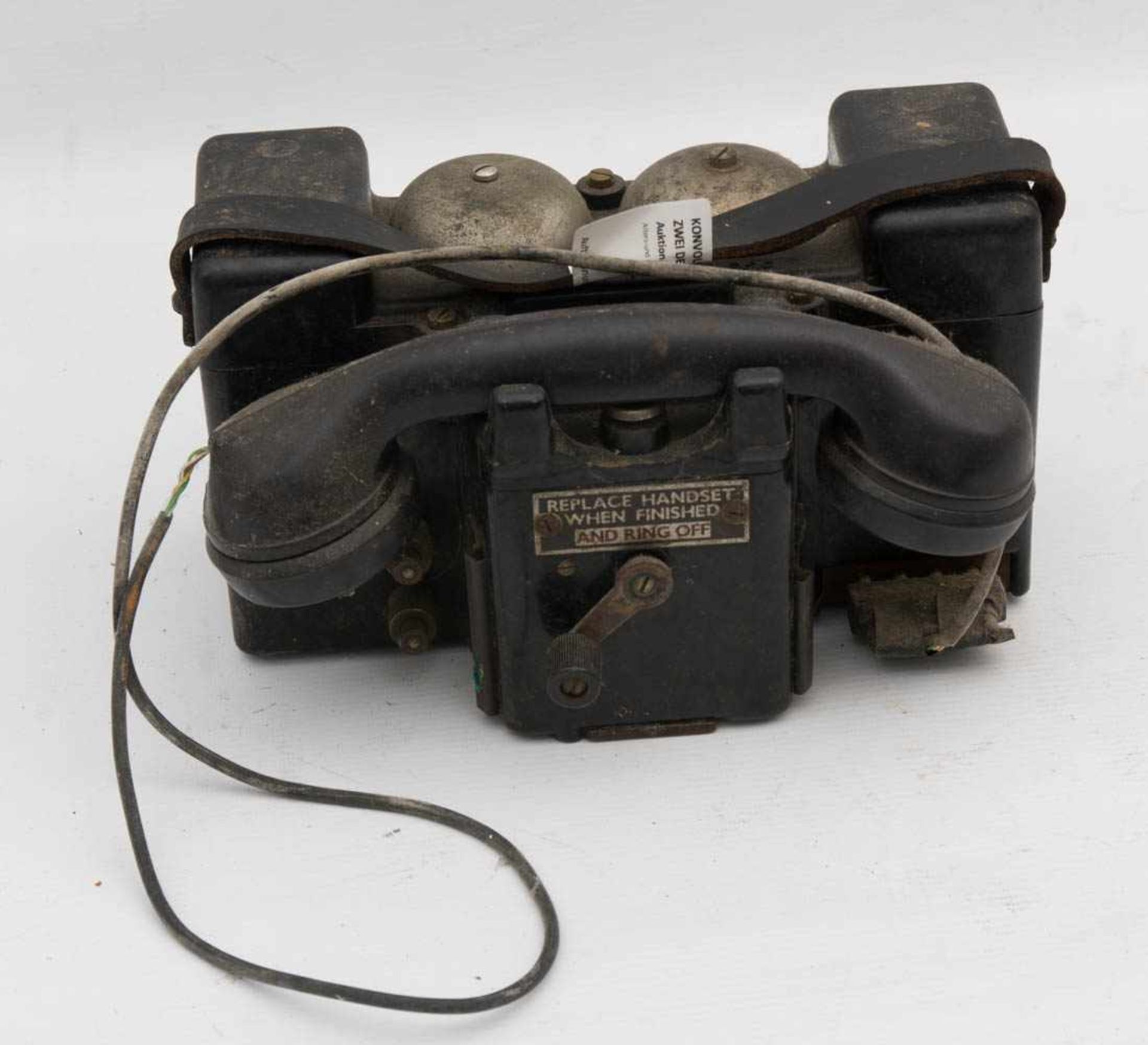 KONVOLUT ENGLISCHES FELDTELEFON UND ZWEI DEUTSCHE, Bakelit, 20. JhAlters- und Gebrauchsspuren - Image 11 of 12