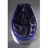 Dickwandige Glas Vase "Mädchen mit Taube", farblos und blau hinterfangen, Entw: Edvin Öhrström für