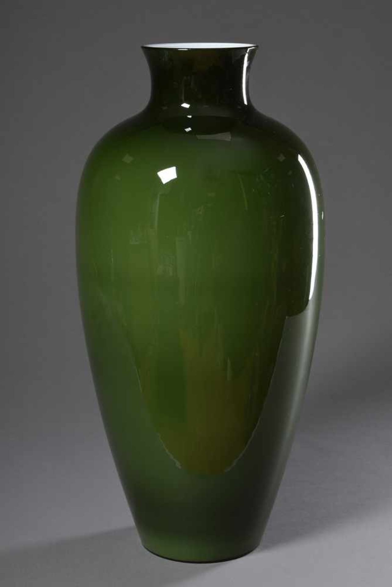 Große Venini Bodenvase in Balusterform, grün/weiß überfangen, H. 60cmLarge Venini floor vase in