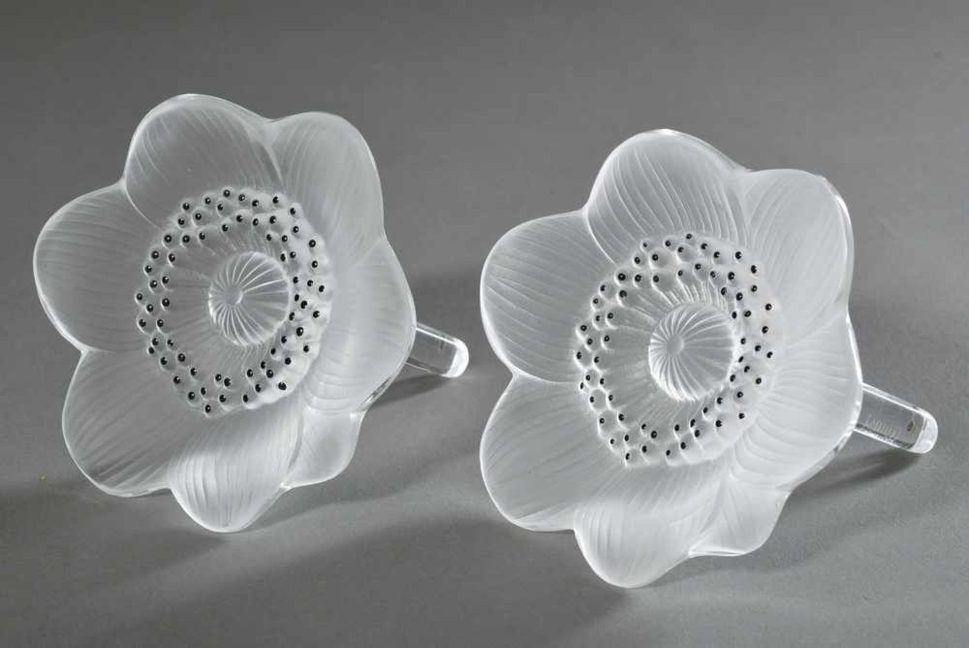 2 Lalique Glas Paperweights "Anemones ouvertes", Ritzsignatur, L. 11cm2 Lalique glass - Bild 2 aus 3