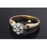 Dekorativer GG 585 Ring mit Brillanten in Blütenform angeordnet (ca. 0.15ct/SI/W), 4,07g, Gr.