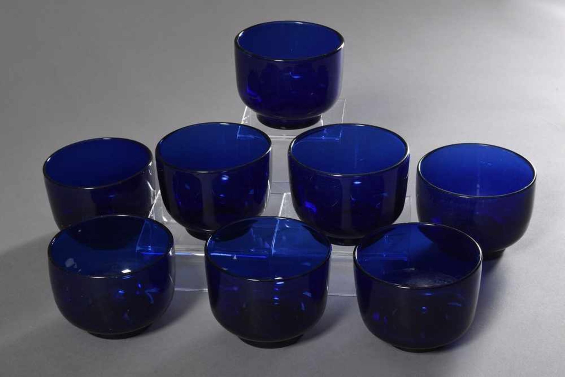 8 Blaue Bristolglas Fingerschalen, ca. 10,5cm, 2x defekt8 Blue Bristol glass finger bowls, ca. 10, - Bild 2 aus 2