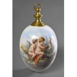 Porzellan Ei Flakon "Zwei Putti und Hase", H. 9cmPorcelain Egg Flacon ''Two Putti and Rabbit'', H.