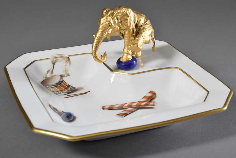 Juwelier Friedrich Ascher mit plastischem vergoldetem Bronze "Elefant" auf Höchst Porzellanschale,