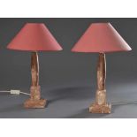 Paar Lampen mit roséfarbenen Marmor Füßen, elektrifiziert, H. 45cm, kleine Defekte/Schirme