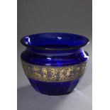 Kobaltblaue facettgeschliffene Moser Karlsbad Vase mit vergoldetem, geätztem Relief "Amazonenfries",