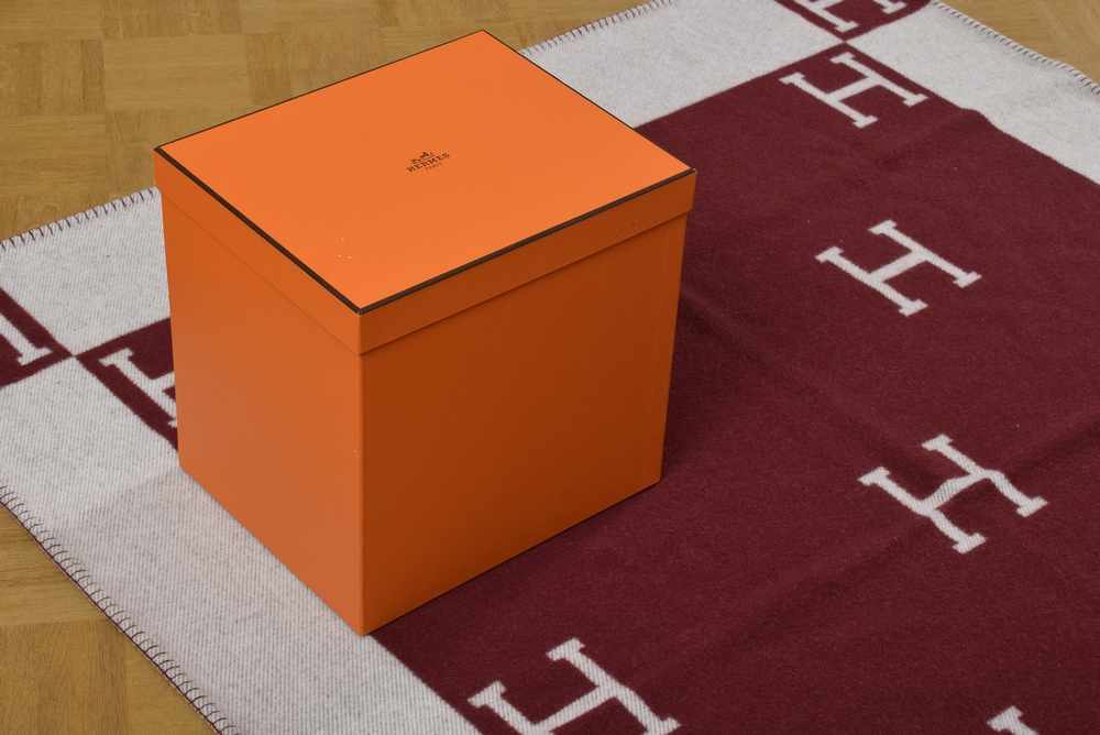 Hermès Decke "H" in bordeaux/ecru, 85% Wolle/15% Kaschmir, 166x136cmHermès Decke ''H'' in bordeaux/ - Image 3 of 3