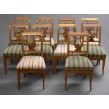 10 Obstholz Stühle mit Lyra-Lehne und Säbelbeinen im Empire Stil, ehem. Prinz zu Waldeck und